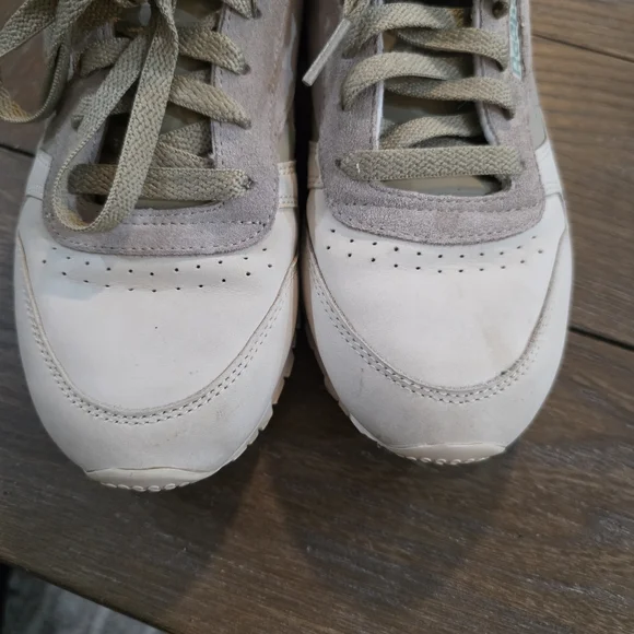 Reebok Classic Leather Sneaker, Women's Size 8 - Picture 9 of 9